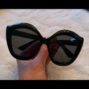 Gucci | Accessories | Gucci Gg 17s Cats Eye Sunglasses  display picture 2